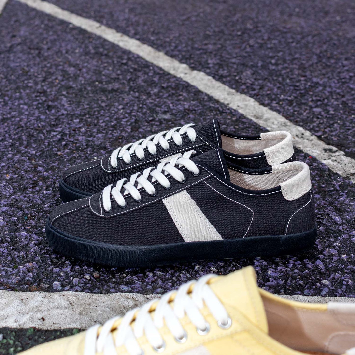 
                  
                    Looper Hemp Black/White Stitch
                  
                