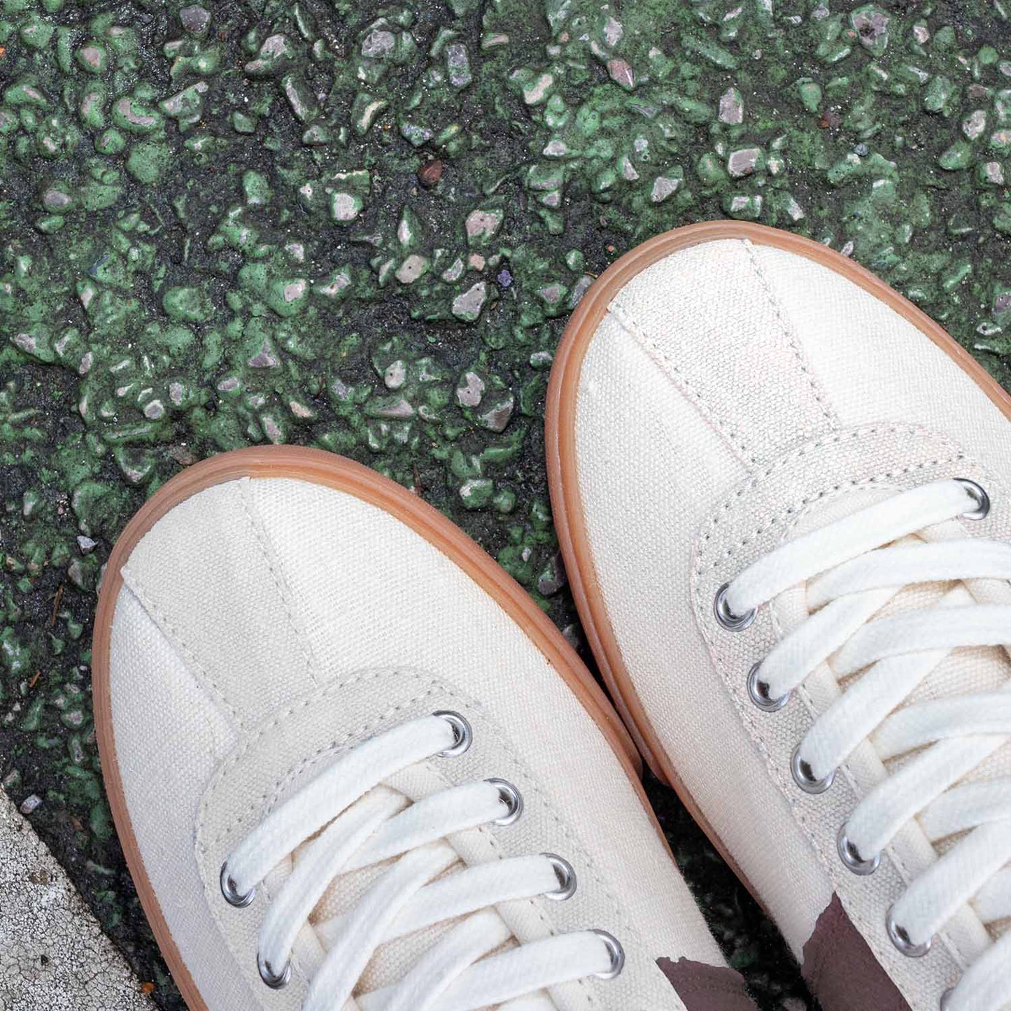 
                  
                    Looper Hemp Ecru/Coffee
                  
                