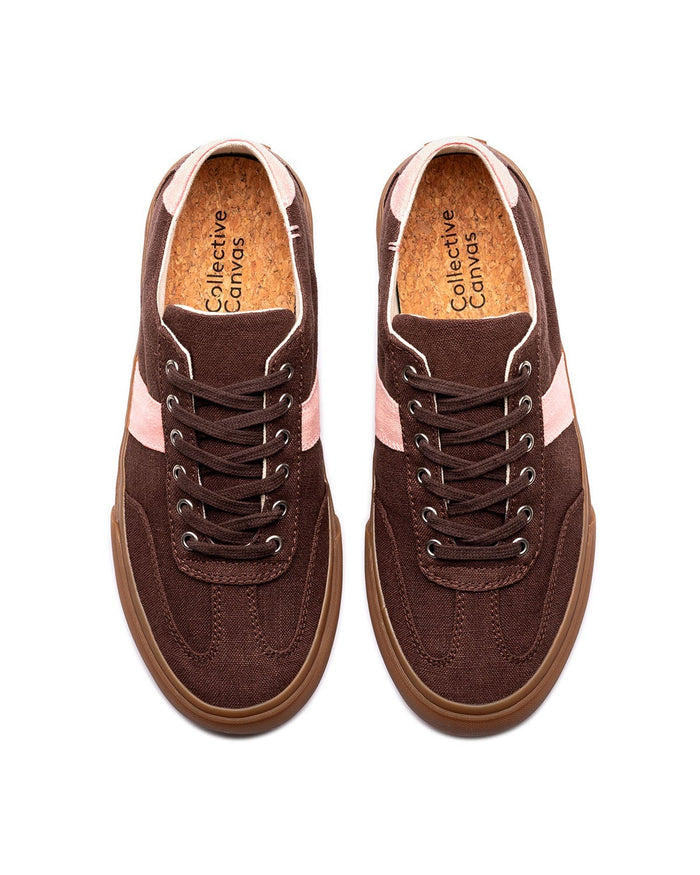 Veld Hemp sneakers in Coffee/Pink, top view showing cork insoles and brown laces