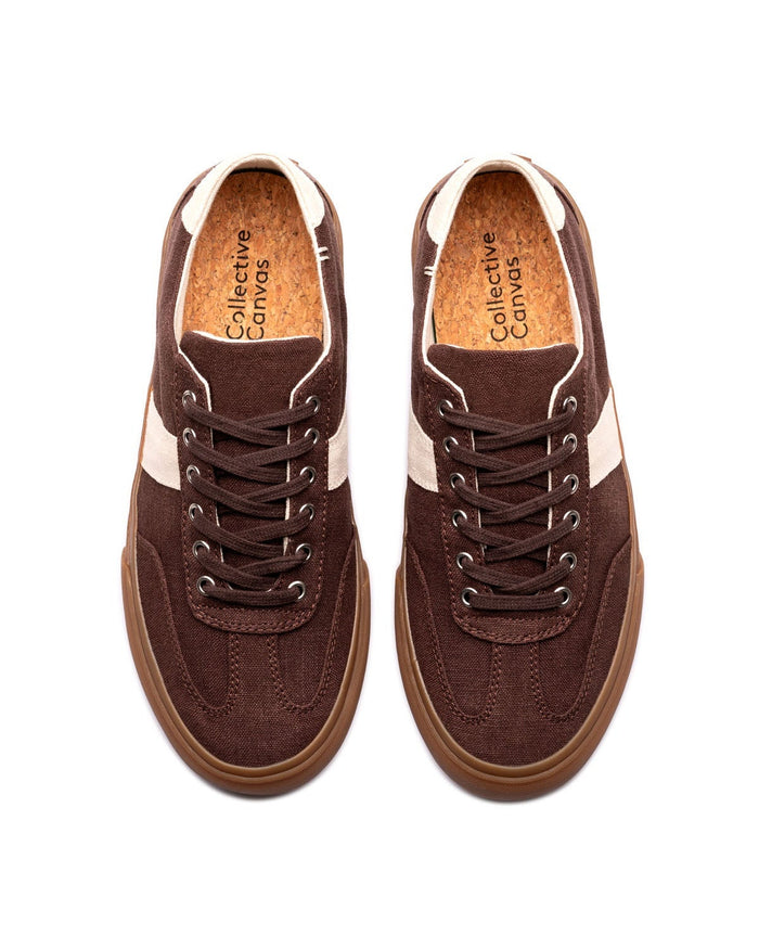 Veld Hemp sneakers in Coffee/Ecru, top view showing cork insoles and brown laces