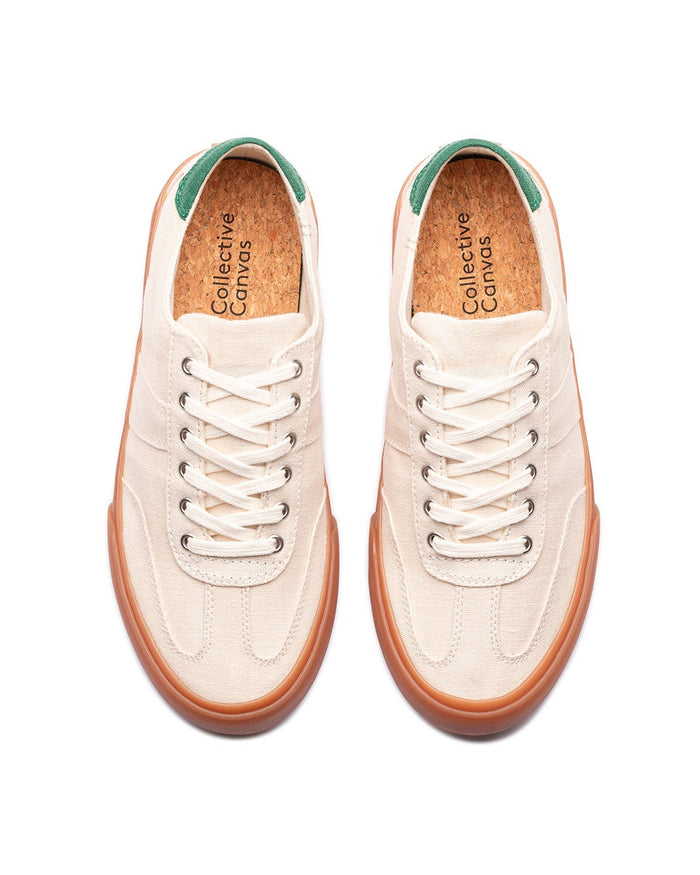 Veld Hemp sneakers in Ecru/Sage, top view showing cork insoles and green heel tabs