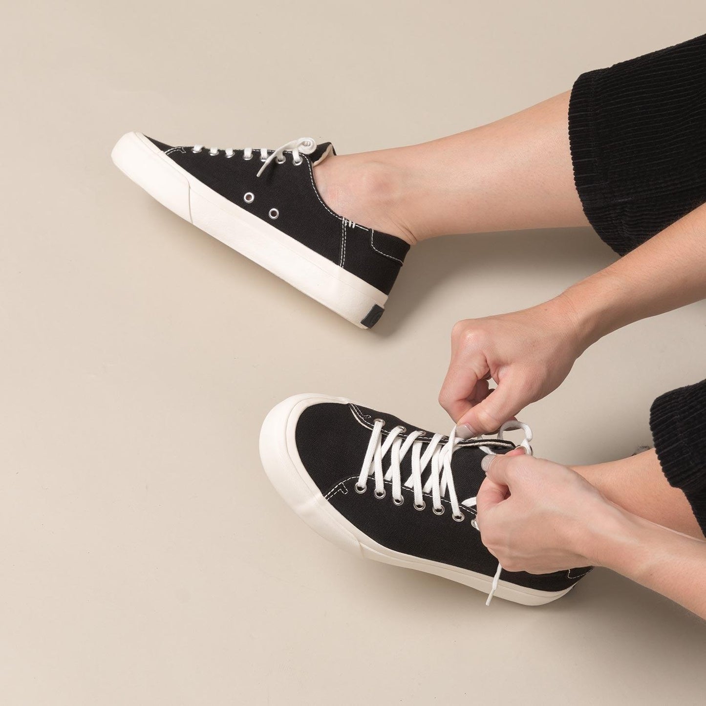 Baan Black/White - Collective Canvas